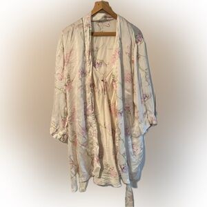 Floral silk robe and nightie
